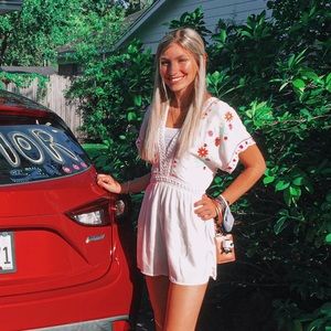 Francesca’s White Embroidered Romper Size XXS